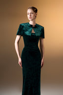 IHF ATELIER • Emerald Stone Bow Velvet Column Evening Gown with Mini Cape
