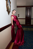 THÉSONG • Burgundy Draped Satin Column Evening Gown